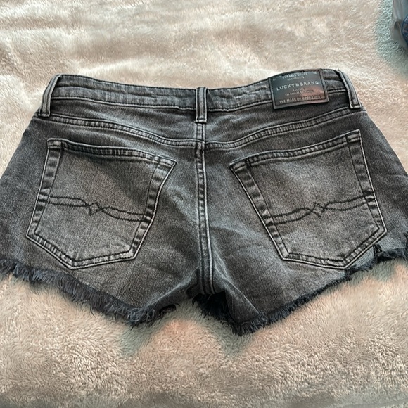 Lucky Brand black cut offs. Size 25/0 - Picture 5 of 5
